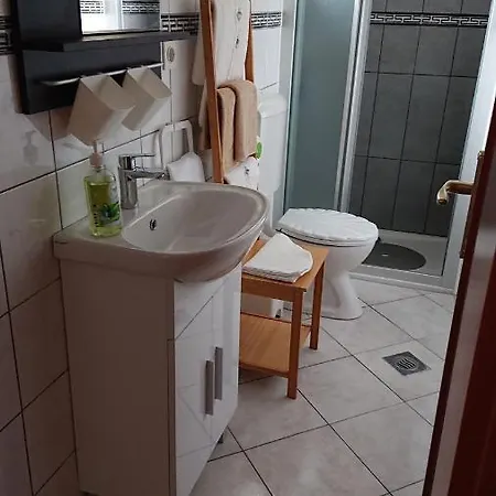 Tommy Apartmán